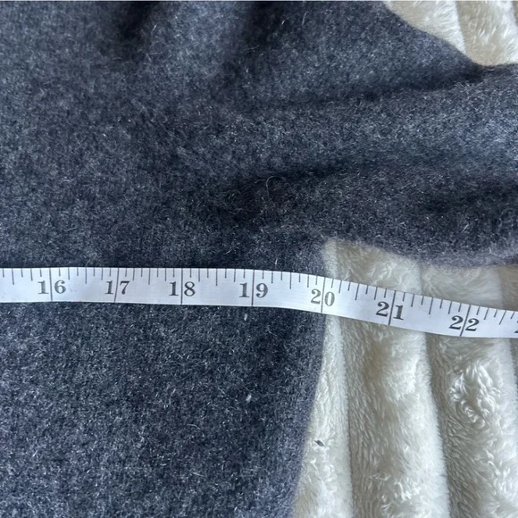 Lord & Taylor Cashmere Grey Turtleneck Sweater Womens XS - Picture 7 of 10